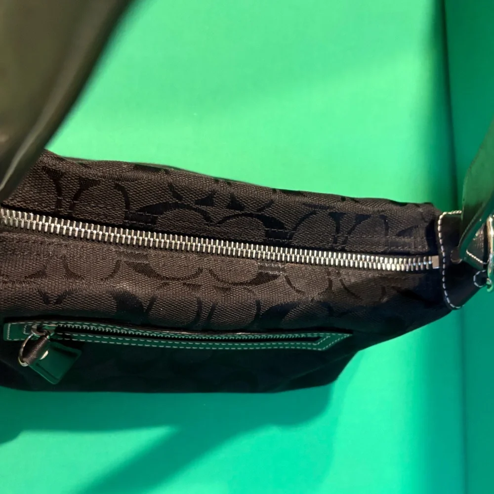 Vintage Coach Black mono Jacquard Signature shoulder bag - Picture 7 of 13